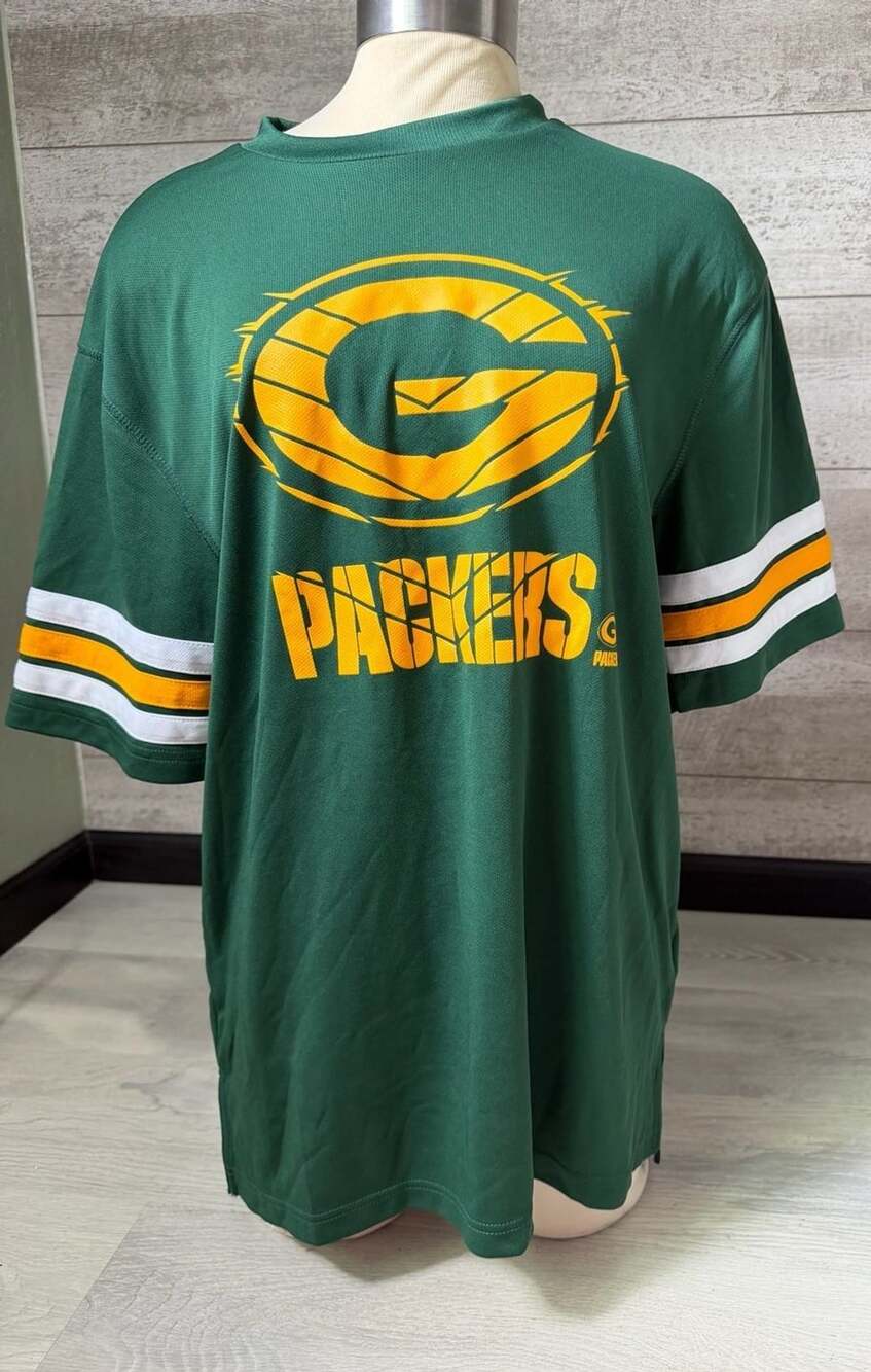 NFL Team Apparel Green Bay Packers T-Shirt Size M Green Football Jersey